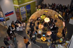 Paviljon Čebelji svet na svetovni čebelarski konferenci APIMONDIA v Istanbulu v Turčiji 2017